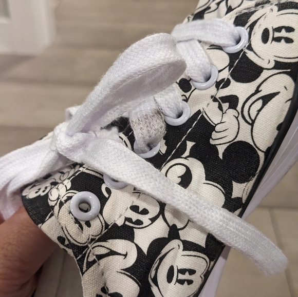 Disney Mickey Mouse Sneakers Black  & White Canvas Size 7 Womens Low Top Lace-Up - Picture 8 of 9